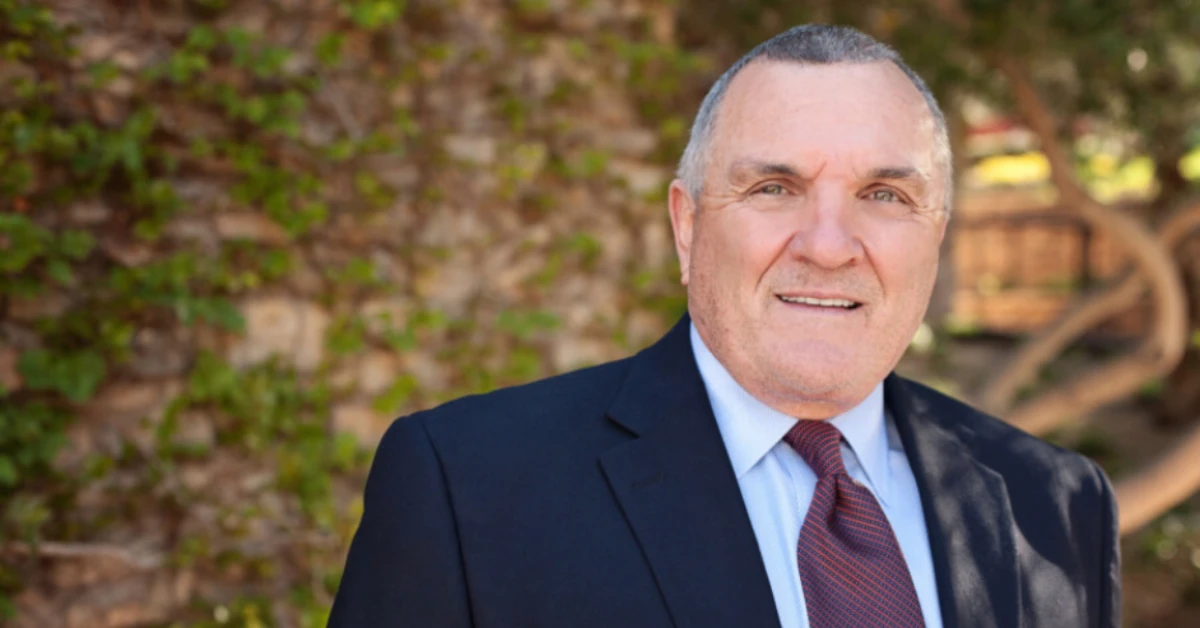 Rudy Ruettiger Net Worth and legacy captured in a motivational sports photo.